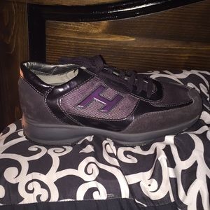 Hogan sneaker size 7 women’s